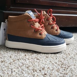 Toddler boys size 10 Oshkosh boots